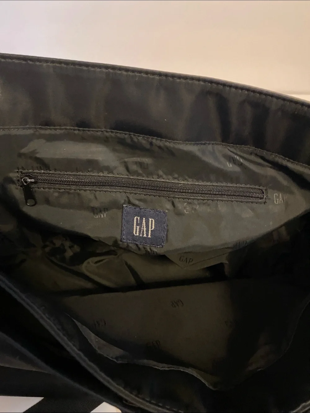 GAP Black Men's Messenger Bag with Adjustable Strap